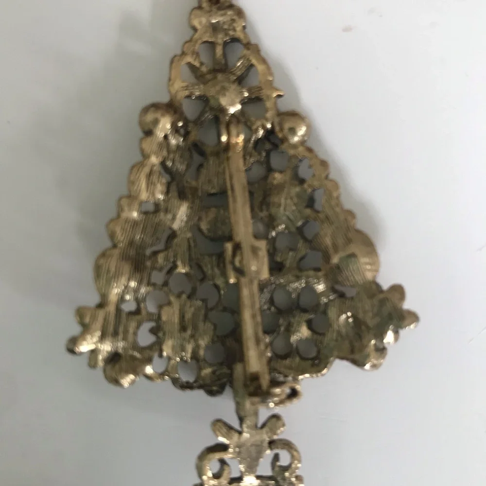 N/A elegant gold
